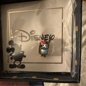 NIB-Disney Keep Collective Minnie Mouse Charm
